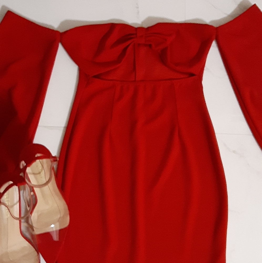 Lady in Red sexy off the shoulder front cut out puff sleeves size M